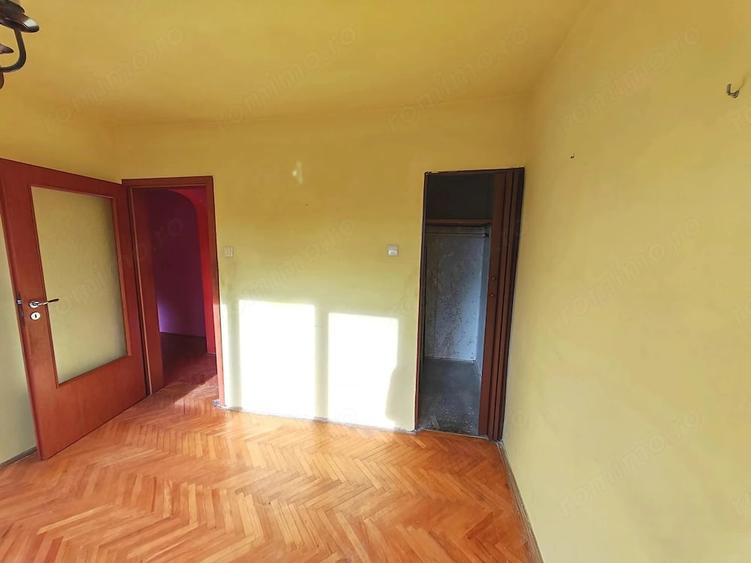 Apartament cu 4 camere decomandat în Cetății