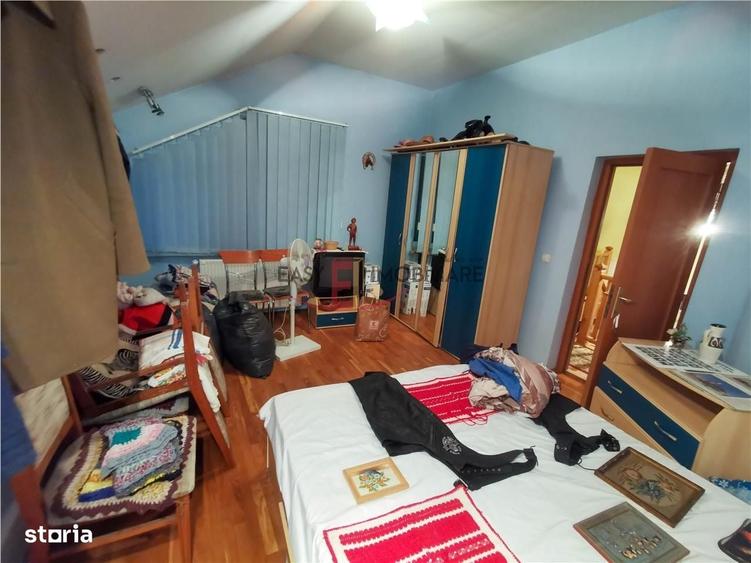 Casă cu 3 camere în Curteni