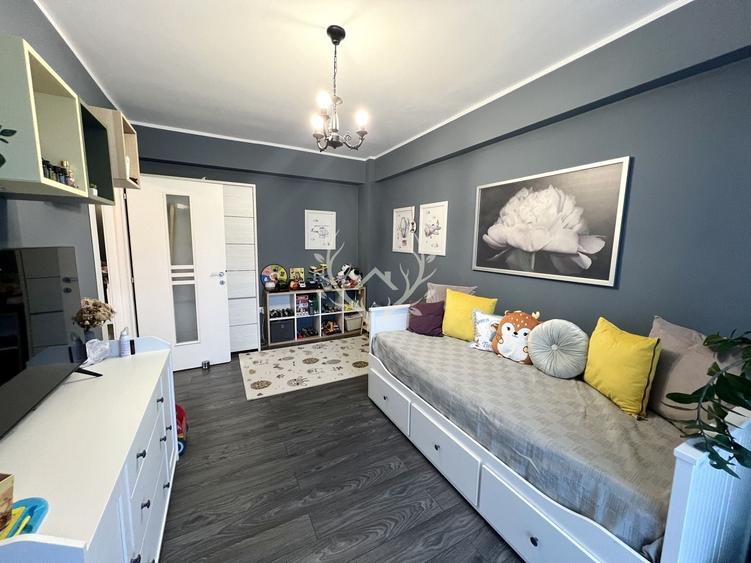 Apartament cu 3 camere decomandat, mobilat în Florești