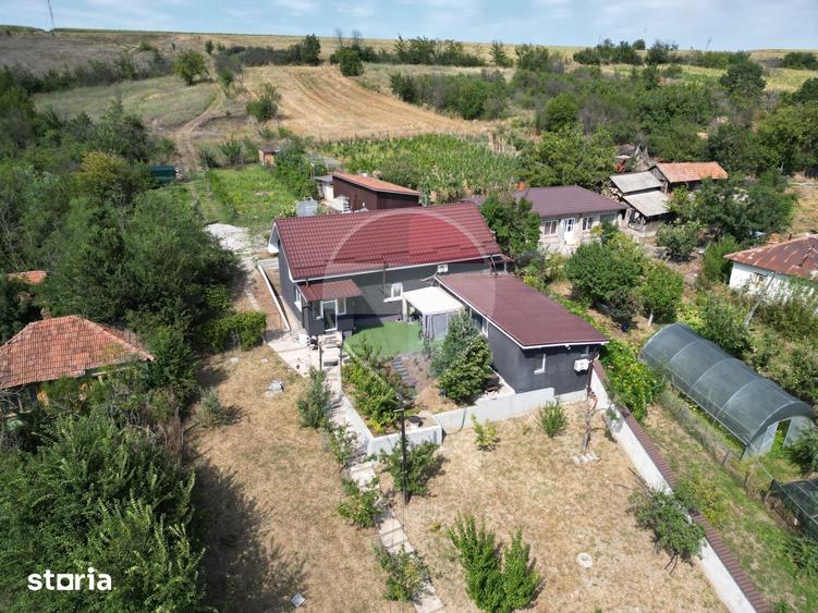 Casă cu 5 camere cu Teren 5300 Mp în Găvănești