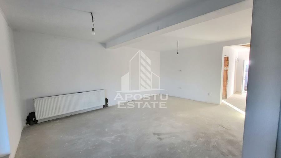 Duplex cu 4 camere cu Canalizare în Parța