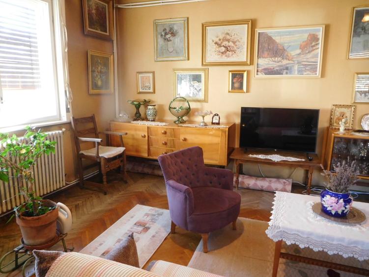 Apartament cu 5 camere decomandat în Central