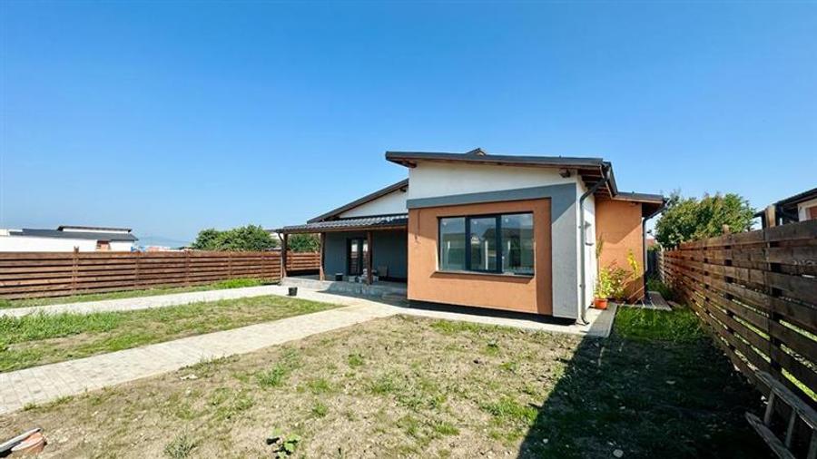 Casă individuală cu 4 camere cu Teren 500 Mp în Tărlungeni