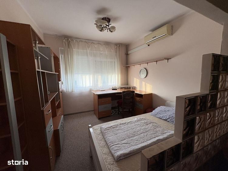 Apartament cu 3 camere decomandat în Central