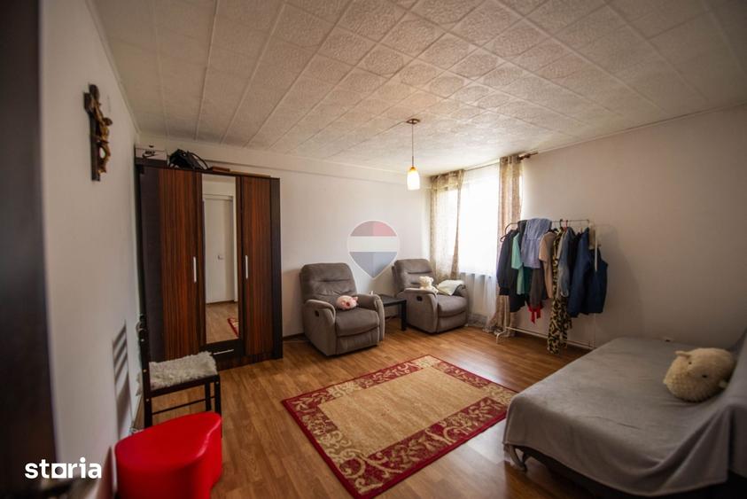 Casă cu 7 camere cu Teren 383 Mp în Berceni