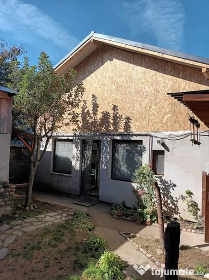 Casă cu 3 camere cu Teren 199 Mp în Central