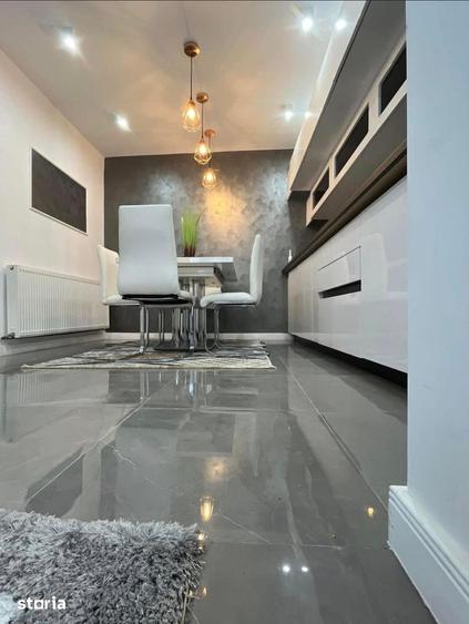 Casă cu 5 camere cu Teren 7700 Mp în Ineu