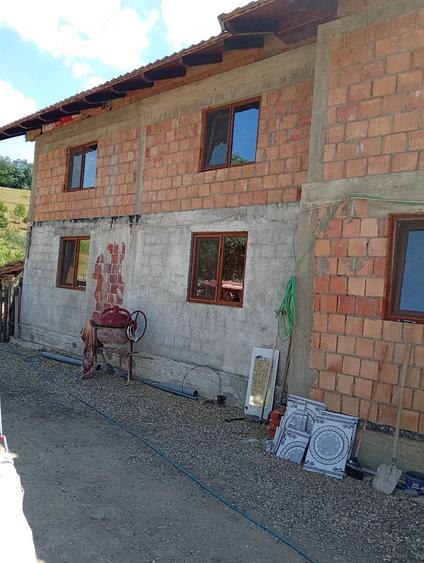 Casă cu Teren 1600 Mp în Central