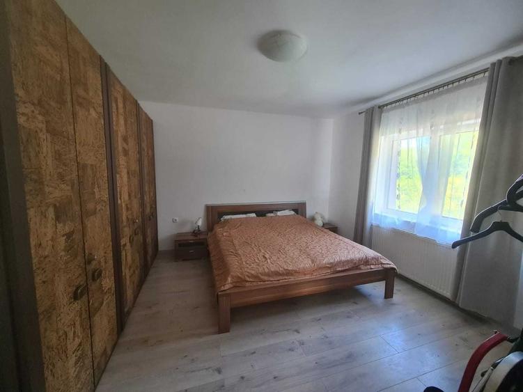 Casă cu 4 camere cu Teren 1900 Mp în Central