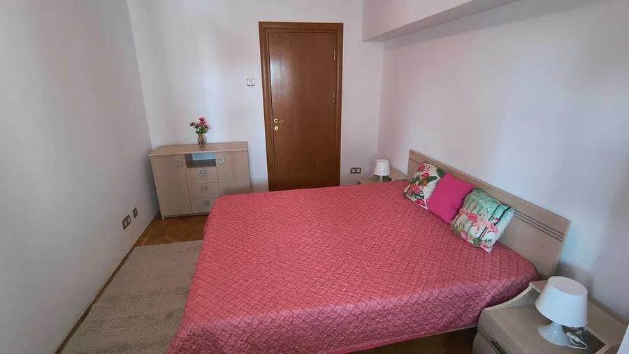 Apartament cu 3 camere decomandat, mobilat în Victoriei