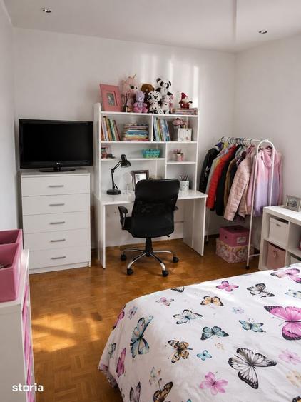 Apartament cu 3 camere semidecomandat în Astra
