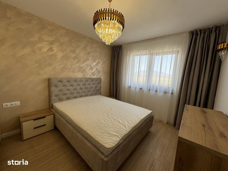 Casă cu 4 camere decomandat cu Canalizare în Central