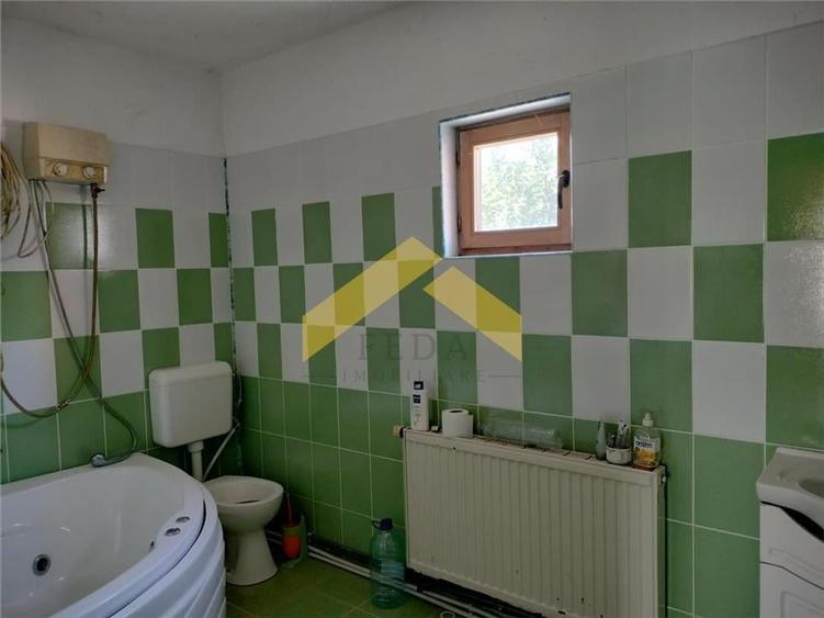 Casă individuală cu 7 camere cu Piscina în Fântânele