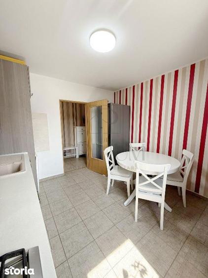 Apartament cu 4 camere decomandat, mobilat în Est