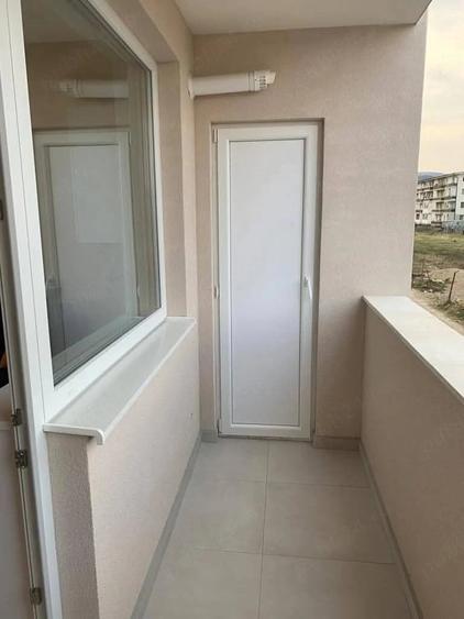 Apartament cu 3 camere decomandat în Florești