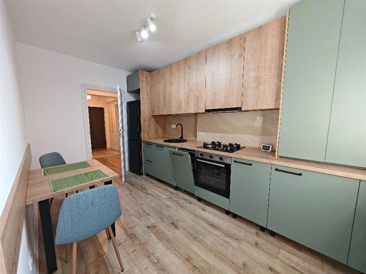 Apartament cu 2 camere decomandat, mobilat în Tractorul
