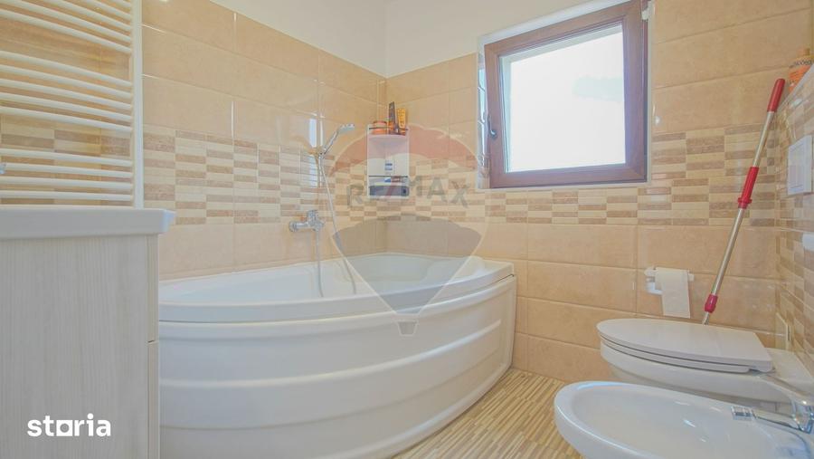 Casă cu 4 camere cu Teren 534 Mp în IAR