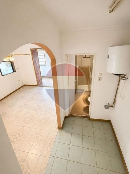 Spațiu comercial, de 68.400001525879 mp, în Central