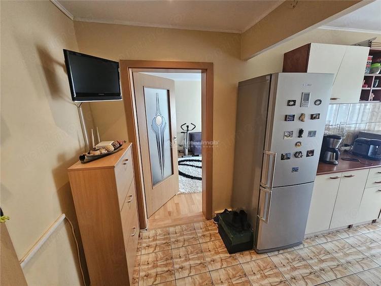 Apartament cu 2 camere semidecomandat în Micro III