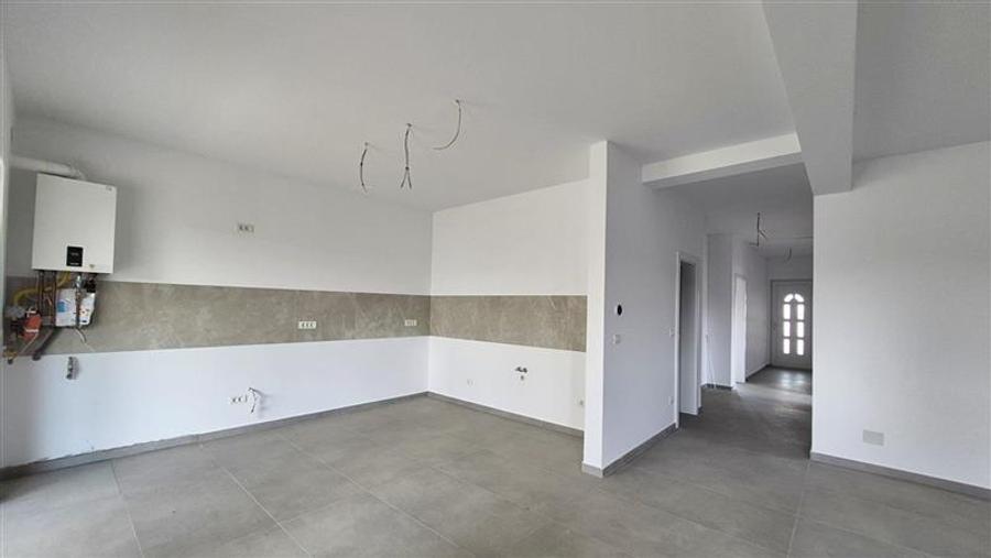 Duplex cu 4 camere cu Canalizare în Moșnița Nouă
