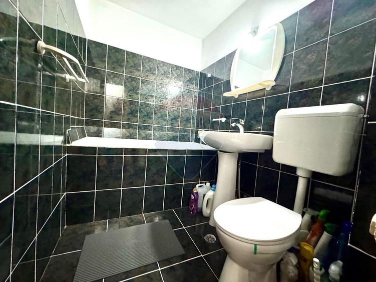 Apartament cu 3 camere decomandat, mobilat în Central