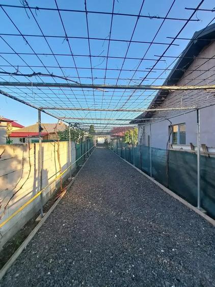 Casă cu 3 camere cu Teren 1115 Mp în Poarta Albă
