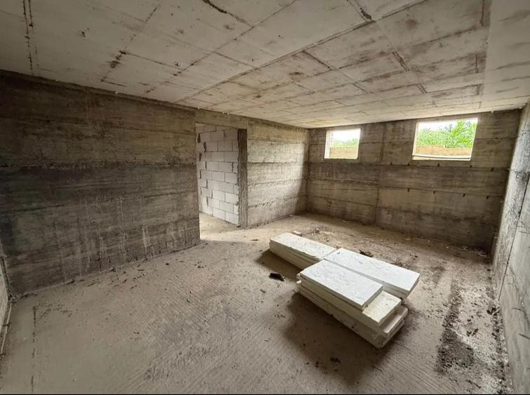 Casă cu 4 camere cu Teren 547 Mp în Central