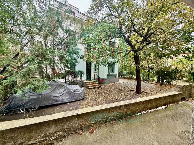 Apartament cu 4 camere decomandat în Calea Călărașilor