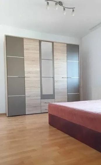 Apartament cu 3 camere decomandat, mobilat în Victoriei