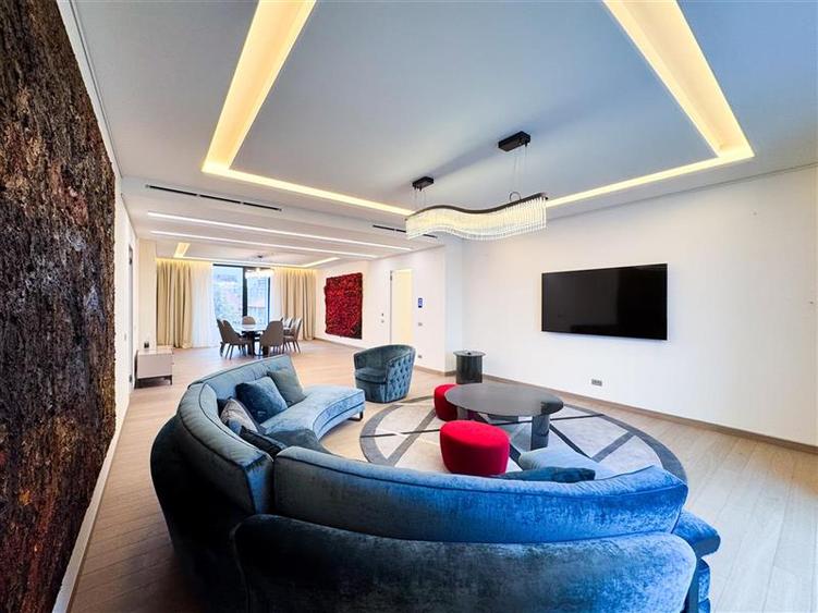Apartament cu 4 camere decomandat, mobilat în Kiseleff