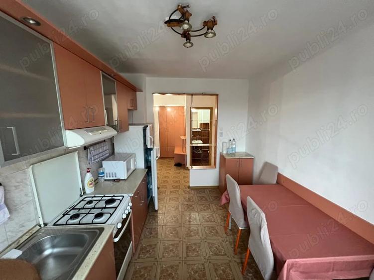Apartament cu 3 camere decomandat în Nufărul