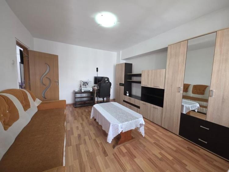 Apartament cu 3 camere în Militari