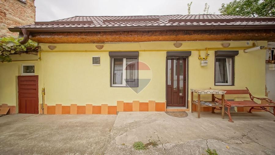 Garsonieră decomandată în Brașovul Vechi
