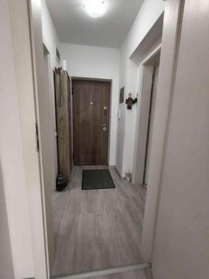 Apartament cu 2 camere semidecomandat, mobilat în Titan
