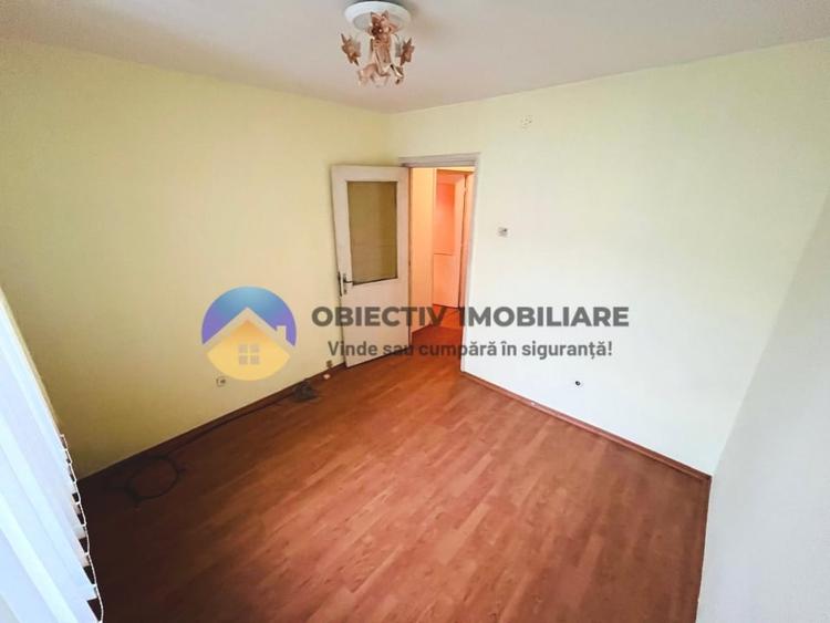Apartament cu 3 camere semidecomandat în Dărmănești