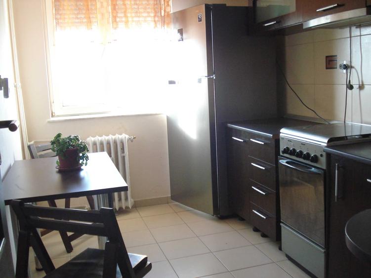 Apartament cu 3 camere decomandat în Casa de Cultură