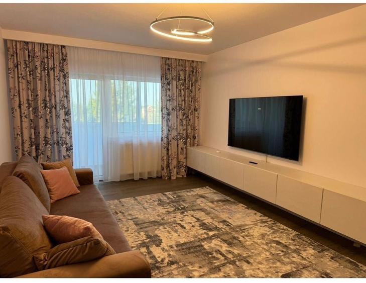 Apartament cu 3 camere decomandat în Exterior Vest