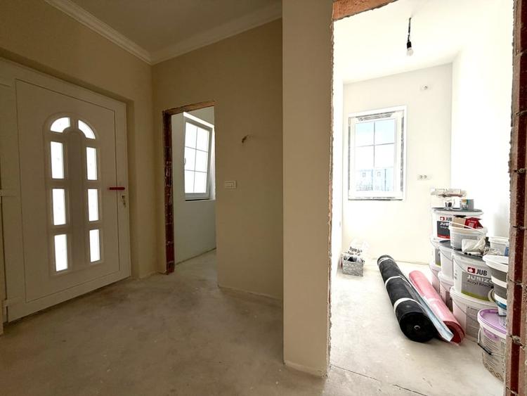 Duplex cu 5 camere cu Canalizare în Dumbrăvița