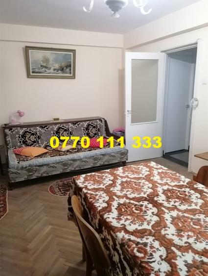 Apartament cu 3 camere semidecomandat în Calea Galați