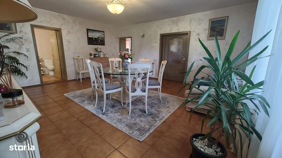 Casă cu 4 camere în Băcia