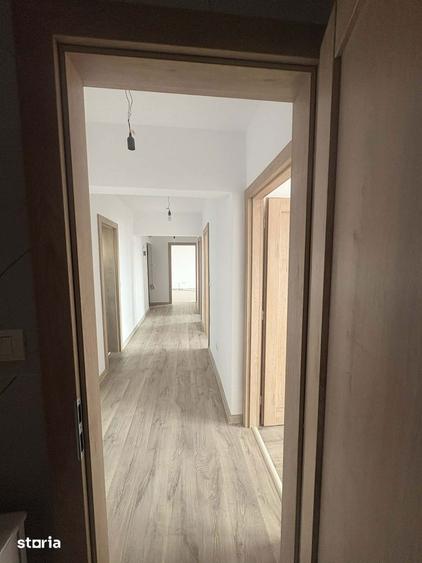 Apartament cu 3 camere decomandat în Astra