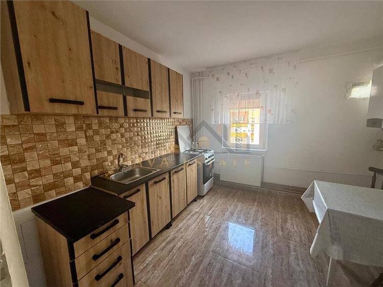 Apartament cu 2 camere semidecomandat, mobilat în Dâmbovița