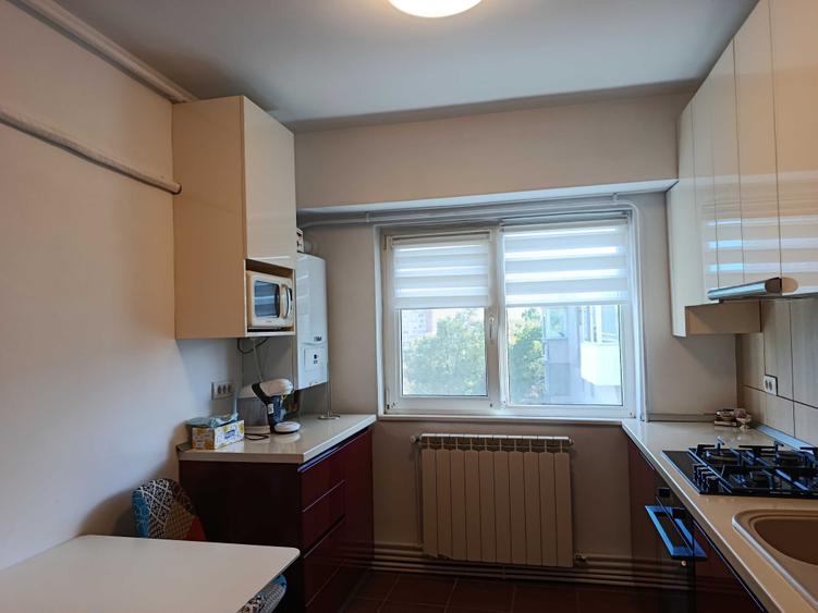 Apartament cu 3 camere decomandat în Brotăcei