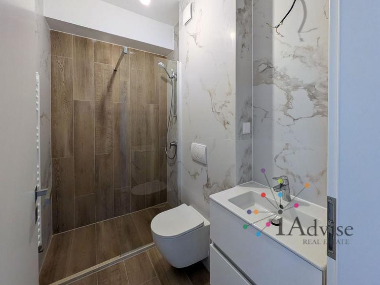 Apartament cu 3 camere decomandat în Tractorul