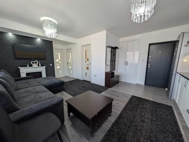 Apartament cu 3 camere semidecomandat, mobilat în Florești