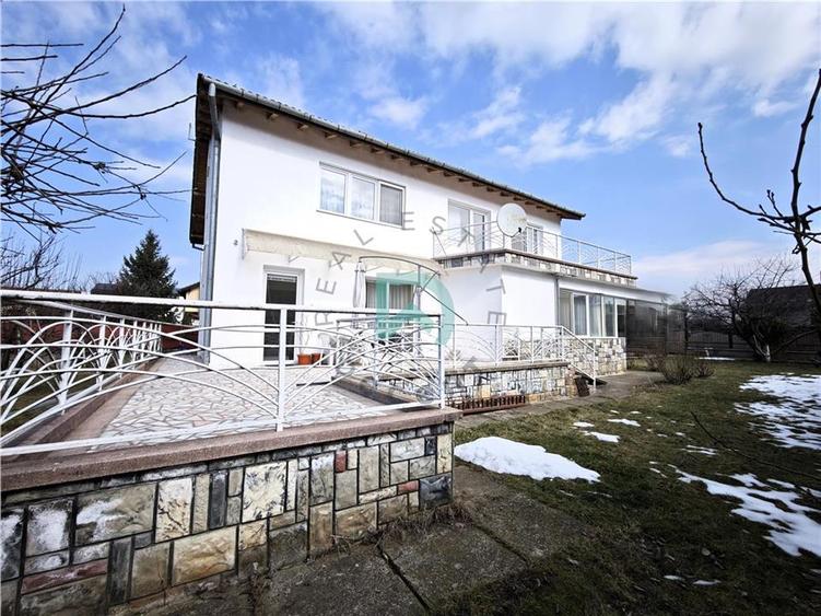 Casă individuală cu 6 camere cu Canalizare în Tractorul