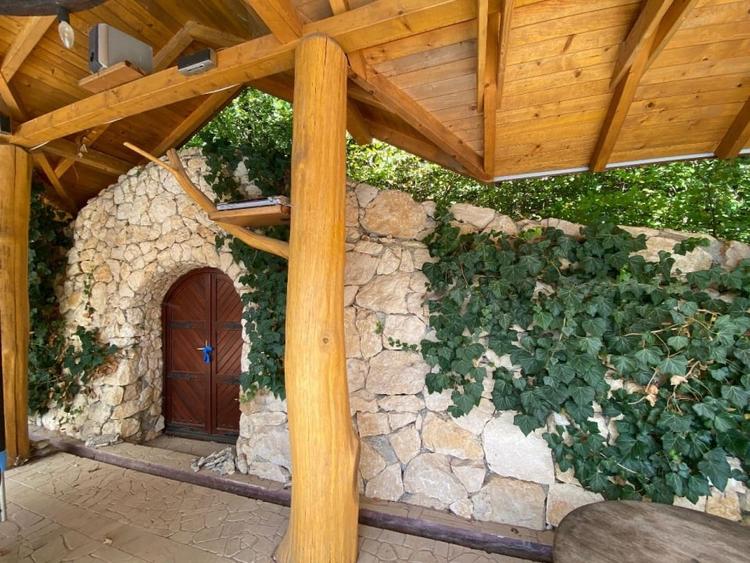 Casă individuală cu 6 camere cu Garaj în Cărbunari