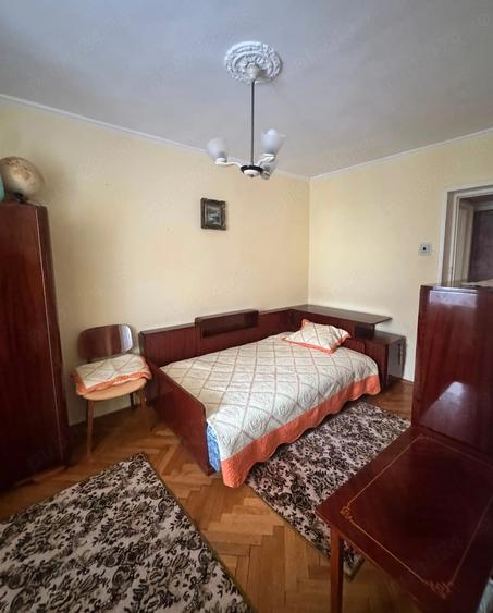 Apartament cu 2 camere semidecomandat în Traian
