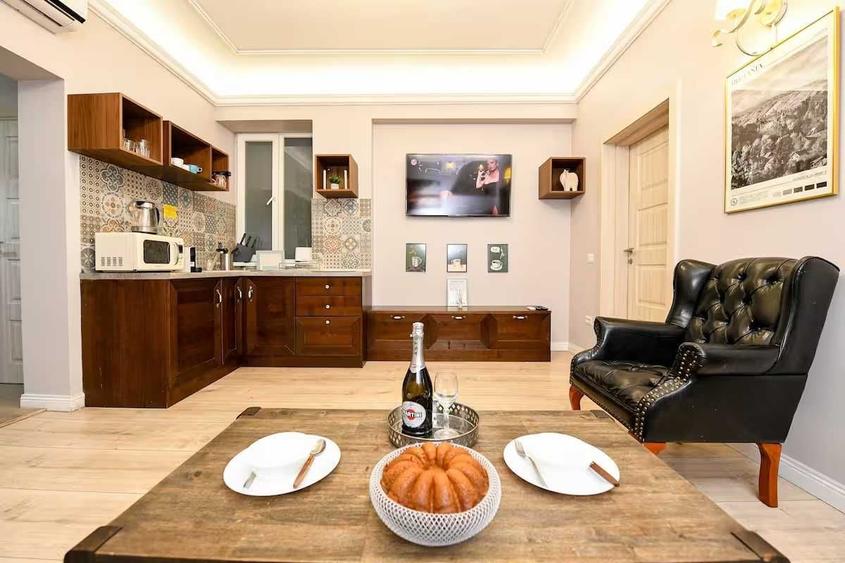 Apartament cu 3 camere decomandat în Cișmigiu