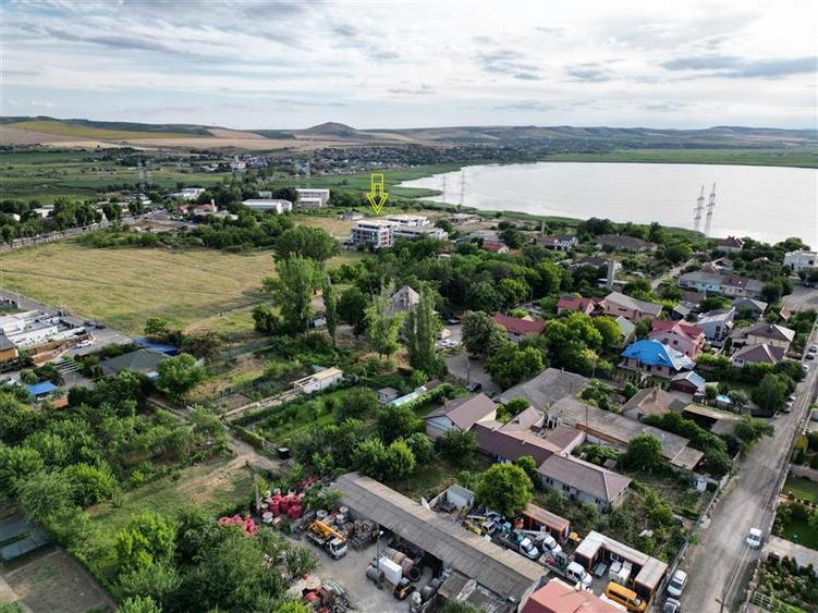 Teren Construcții intravilan de 9000 mp, în Vest